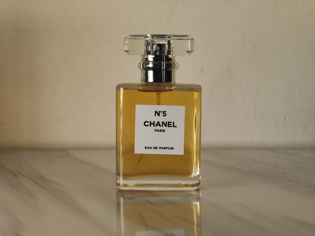 Chanel No .5 perfume